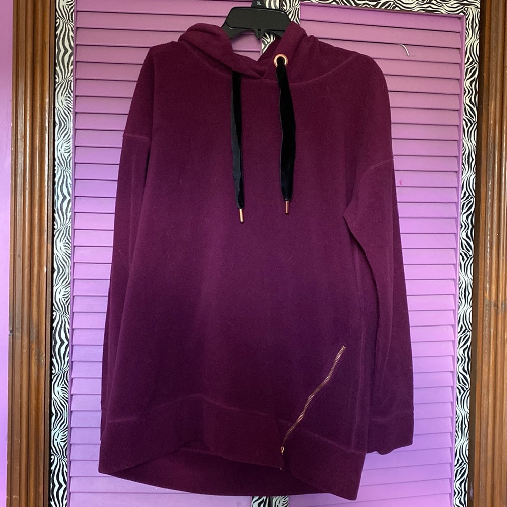 Long sweatshirt.